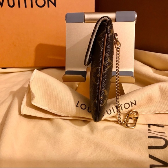 Louis Vuitton Cell Phone Case - Picture 8 of 11